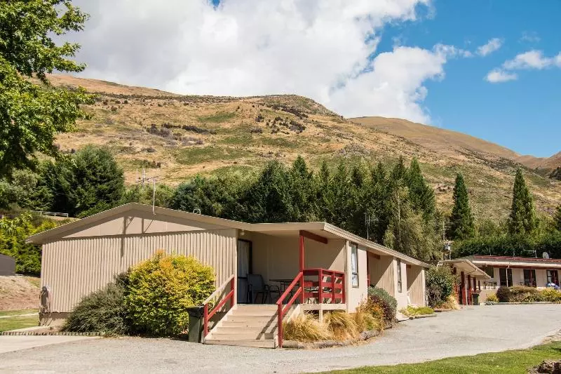 هتل Mt Aspiring Holiday Park