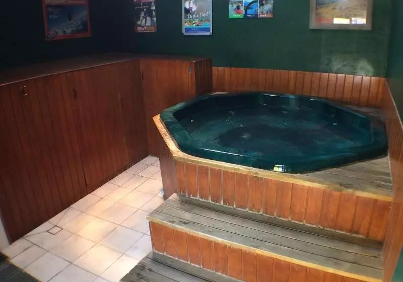 هتل Mt Aspiring Holiday Park