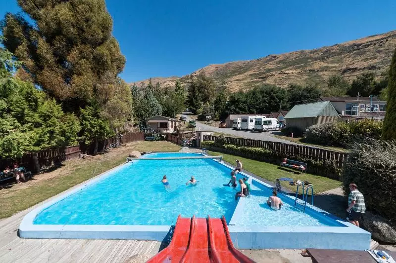 هتل Mt Aspiring Holiday Park