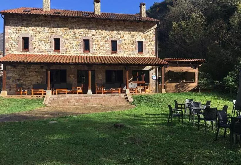 Albergue Cabrales   Hostel