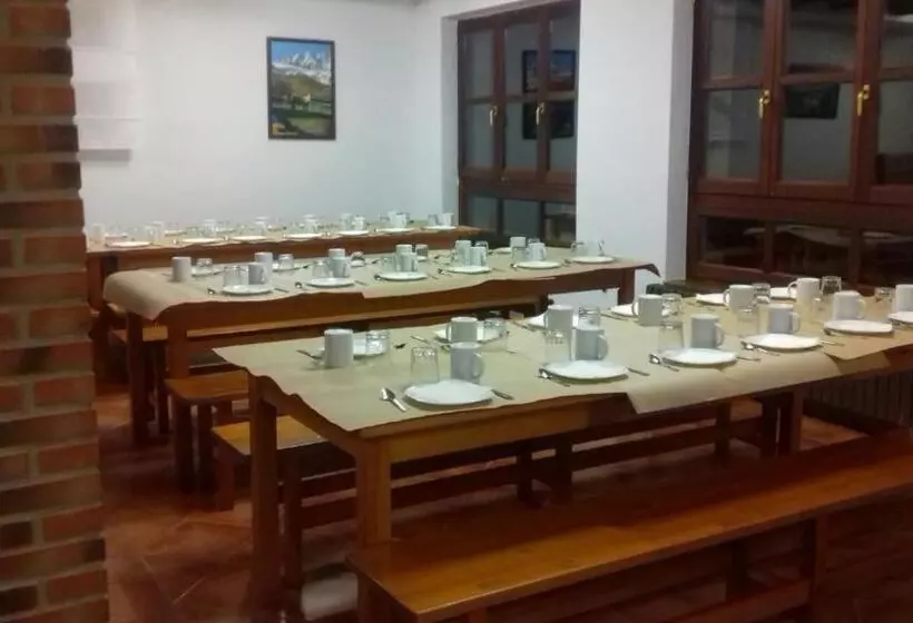 Albergue Cabrales   Hostel