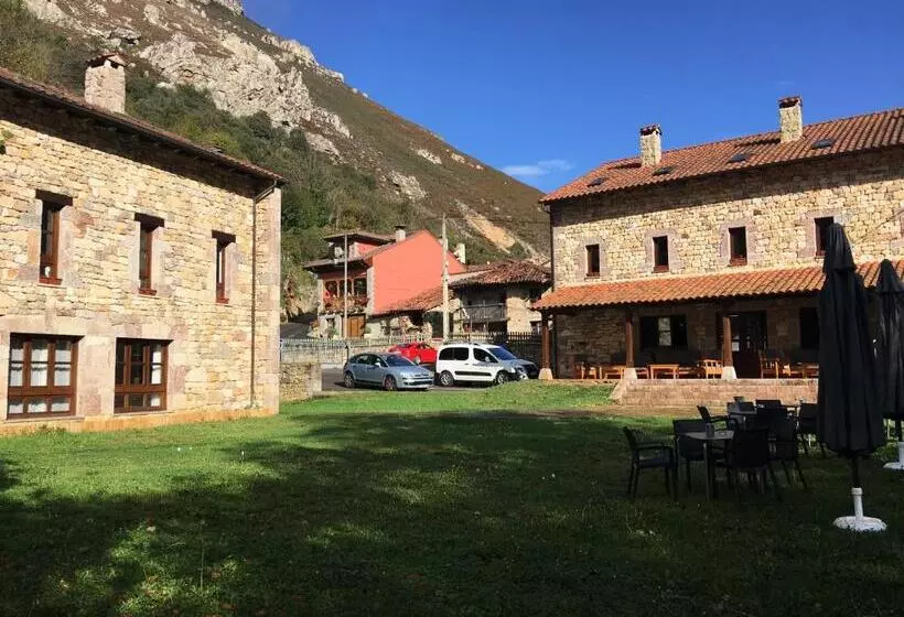 Albergue Cabrales   Hostel