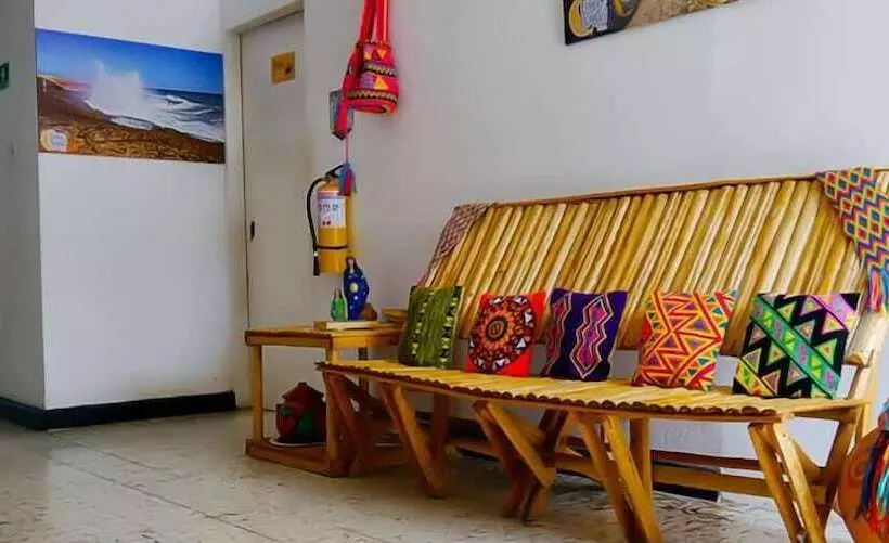 ユースホステル Hostal Liwa Kashi