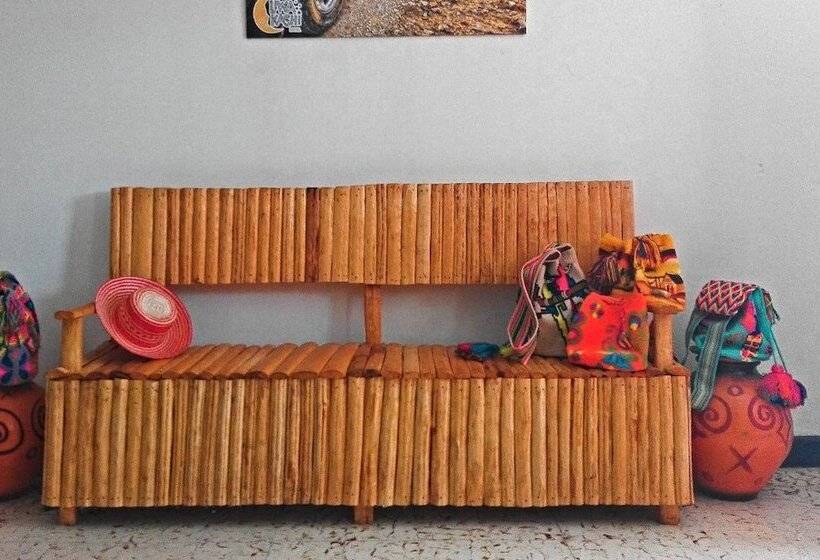 호스텔 Hostal Liwa Kashi