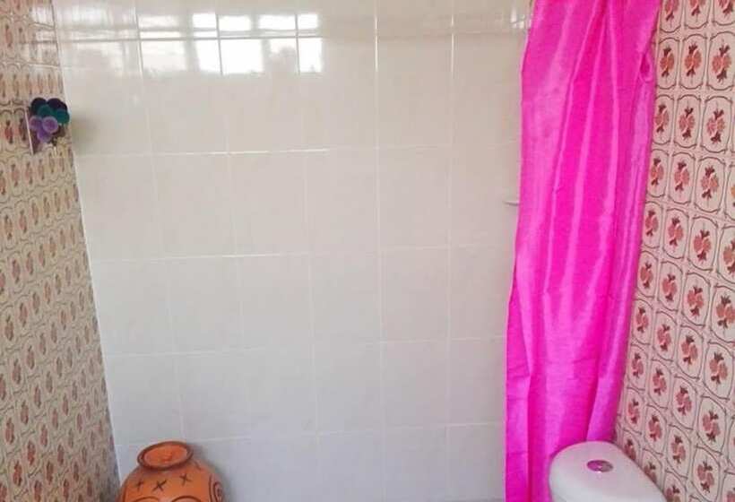 호스텔 Hostal Liwa Kashi