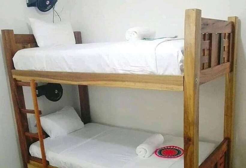 호스텔 Hostal Liwa Kashi