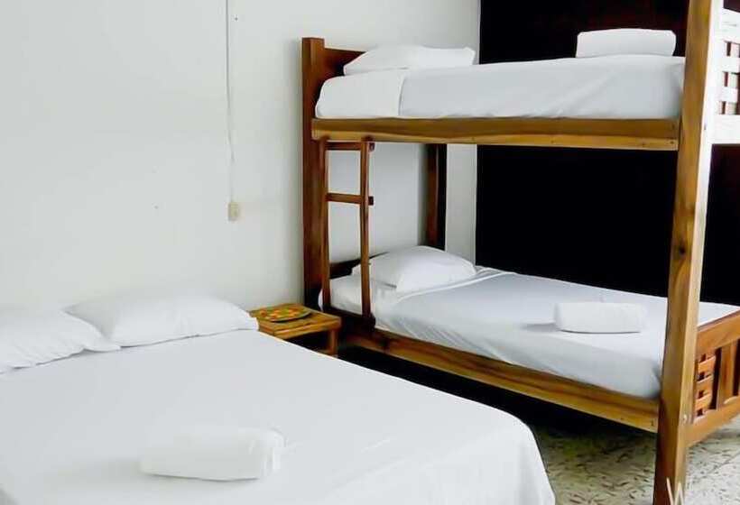 호스텔 Hostal Liwa Kashi