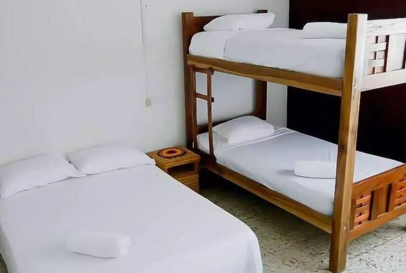 ユースホステル Hostal Liwa Kashi