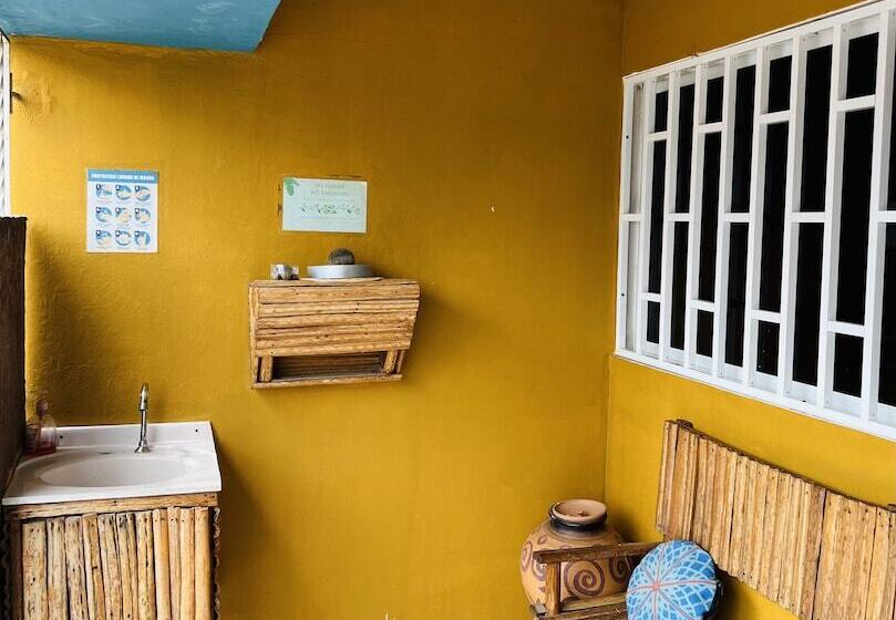 호스텔 Hostal Liwa Kashi