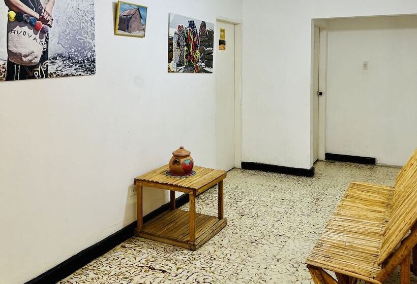 호스텔 Hostal Liwa Kashi