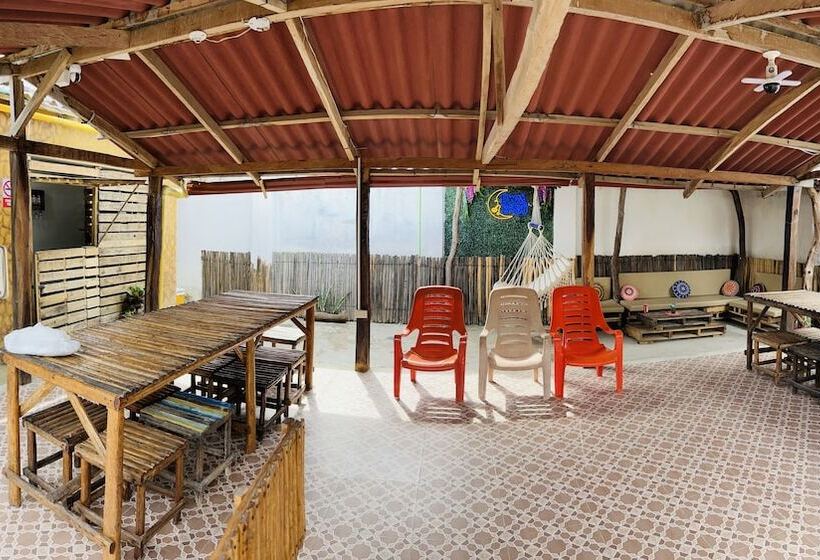 호스텔 Hostal Liwa Kashi