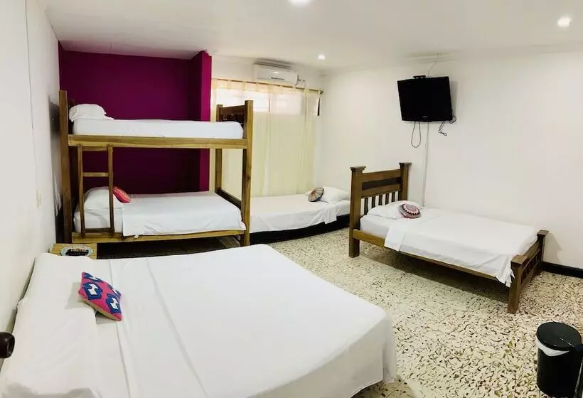 ユースホステル Hostal Liwa Kashi