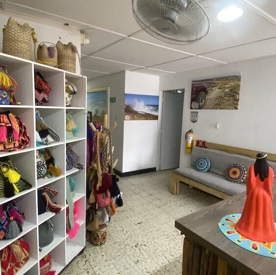 호스텔 Hostal Liwa Kashi