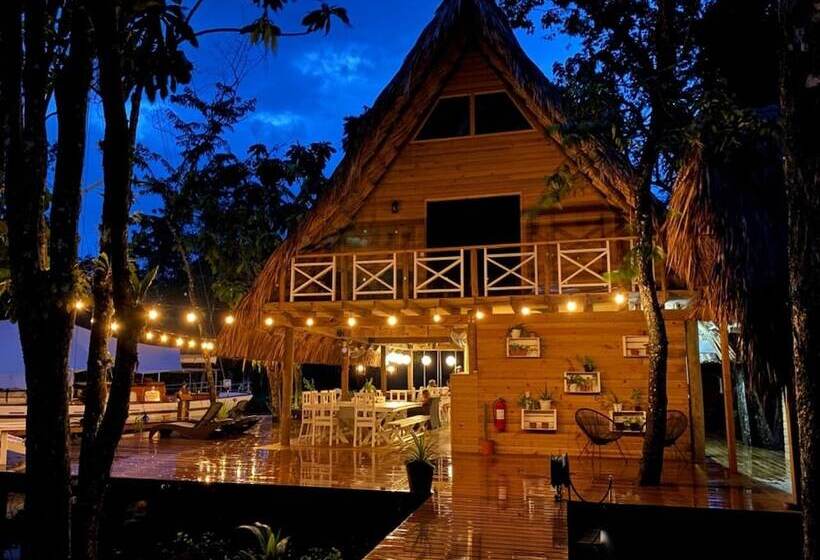 Boatique Hotel And Marina Hostel