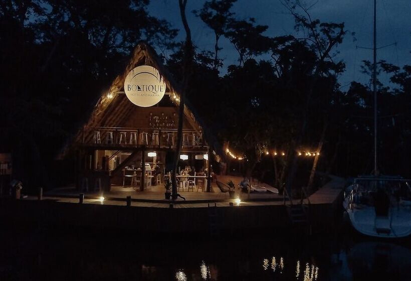 Boatique Hotel And Marina Hostel