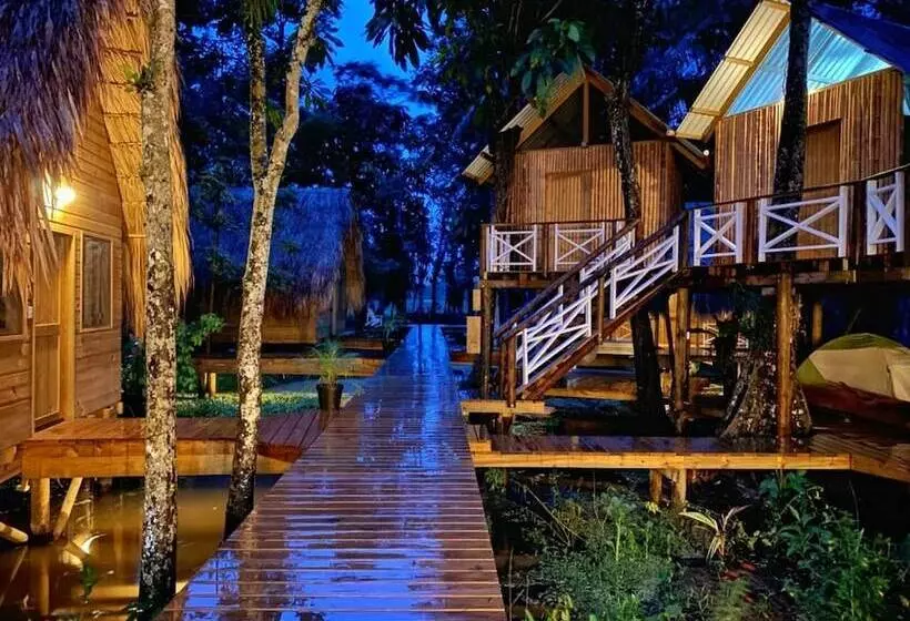 Boatique Hotel And Marina   Hostel