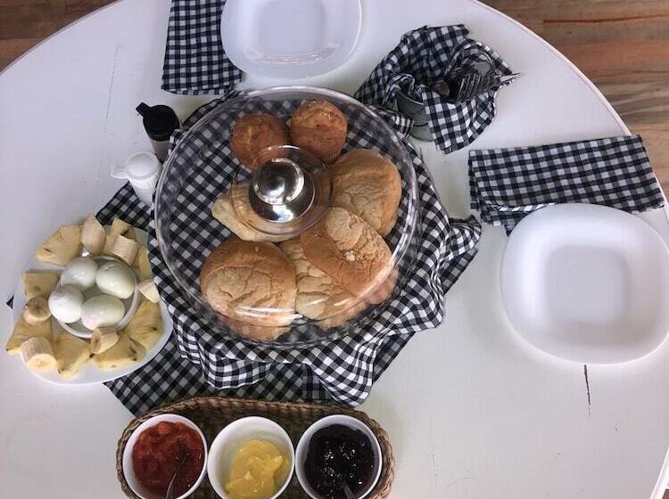 Boatique Hotel And Marina Hostel