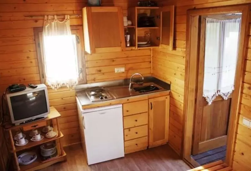 Hotelli Camping La Eliza Lanzahíta