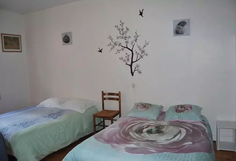 ホテル Hôtel Aux Amis Réunis