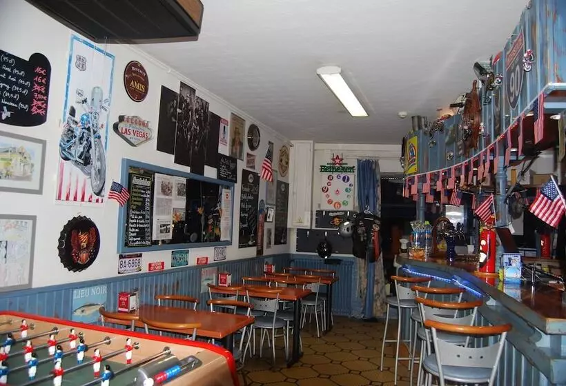ホテル Hôtel Aux Amis Réunis