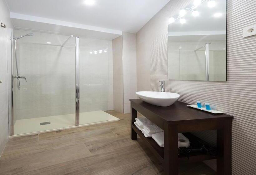 פנסיון Nuevo Monteftur