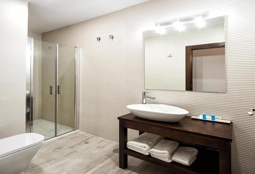 פנסיון Nuevo Monteftur