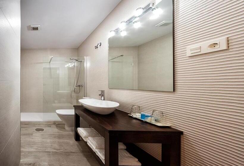 פנסיון Nuevo Monteftur