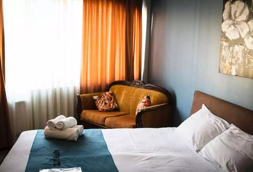 ホテル Puffin Suites