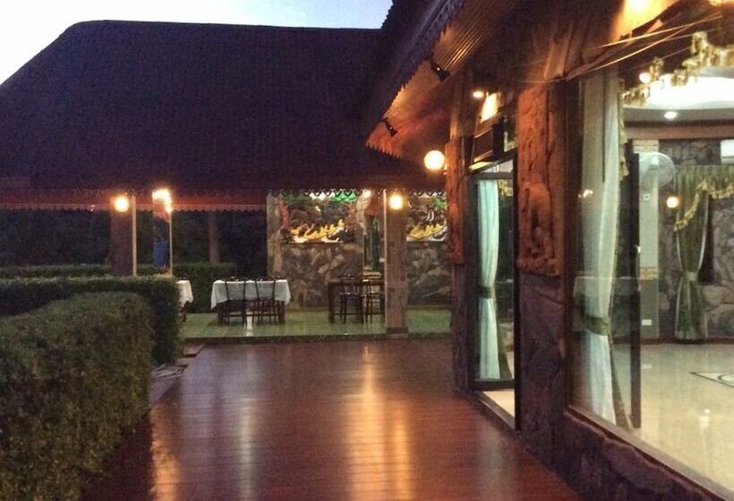 Отель Two Tiger Resort & Spa