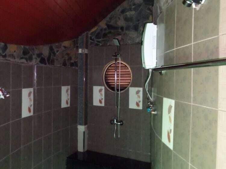 Отель Two Tiger Resort & Spa