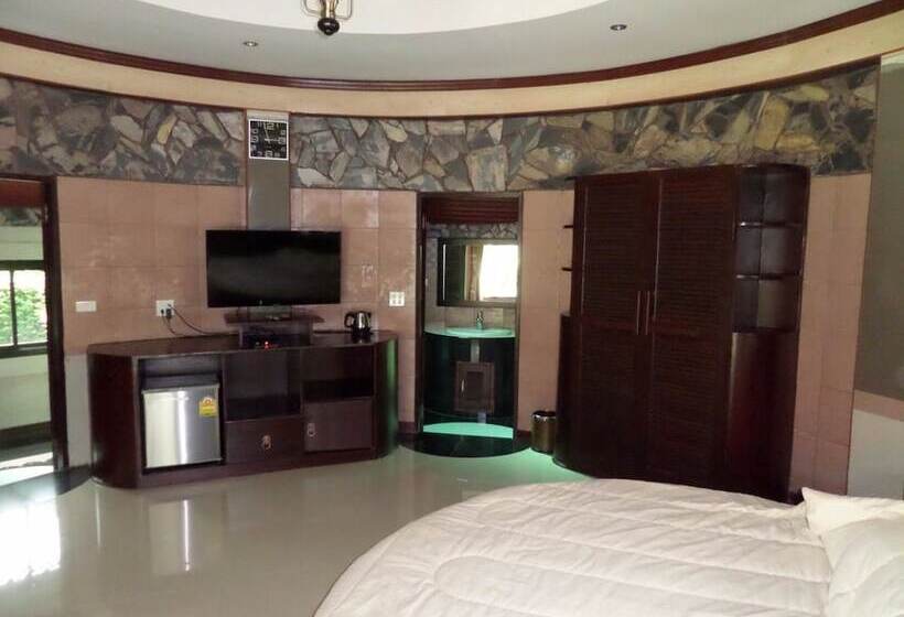 Отель Two Tiger Resort & Spa