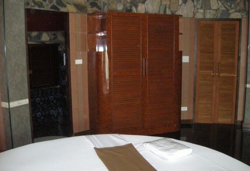 Отель Two Tiger Resort & Spa