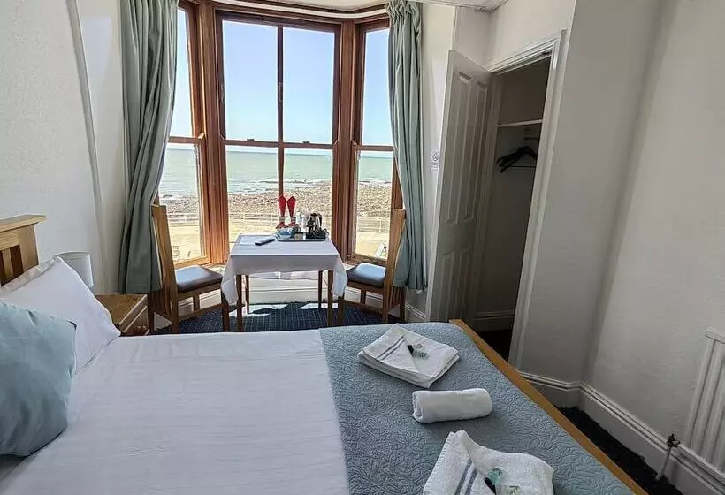 ペンション Cardigan And Celtic Bay Guest House