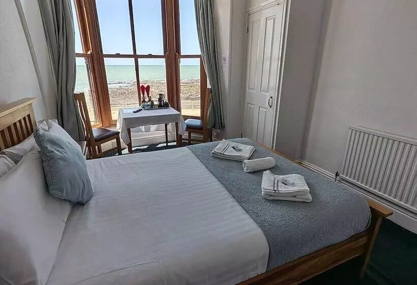 ペンション Cardigan And Celtic Bay Guest House