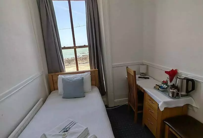 ペンション Cardigan And Celtic Bay Guest House