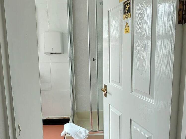 ペンション Cardigan And Celtic Bay Guest House