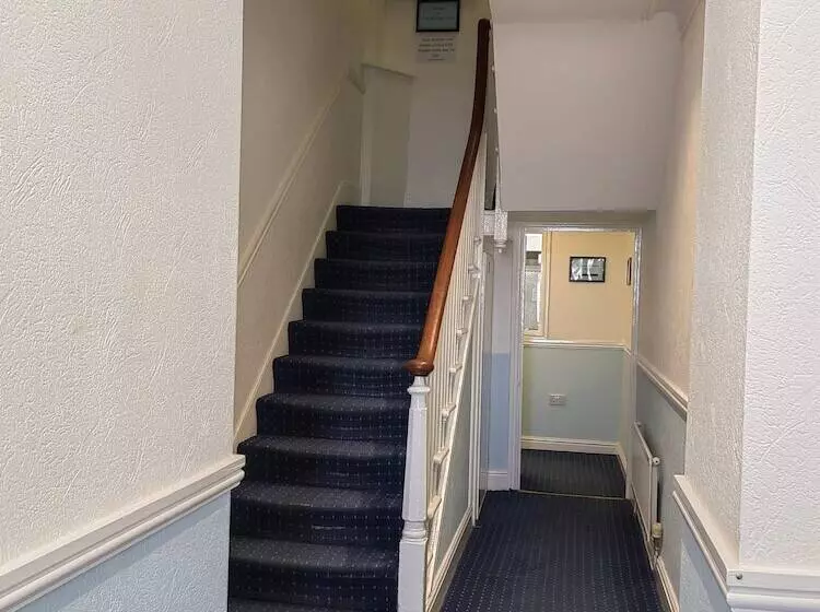 ペンション Cardigan And Celtic Bay Guest House