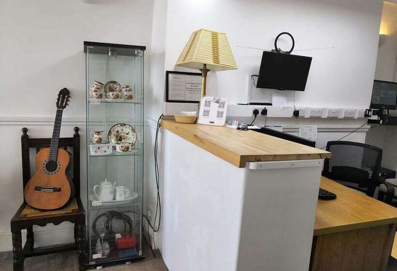 ペンション Cardigan And Celtic Bay Guest House