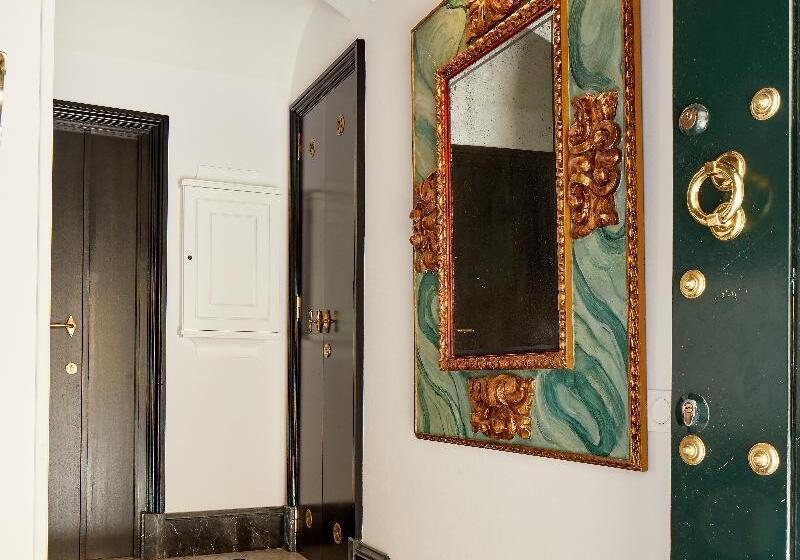 تختخواب و صبحانه Triana House