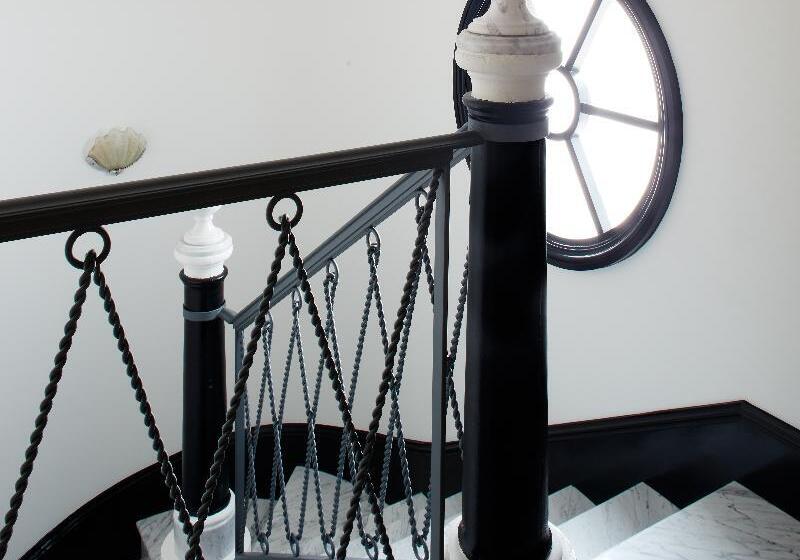 تختخواب و صبحانه Triana House