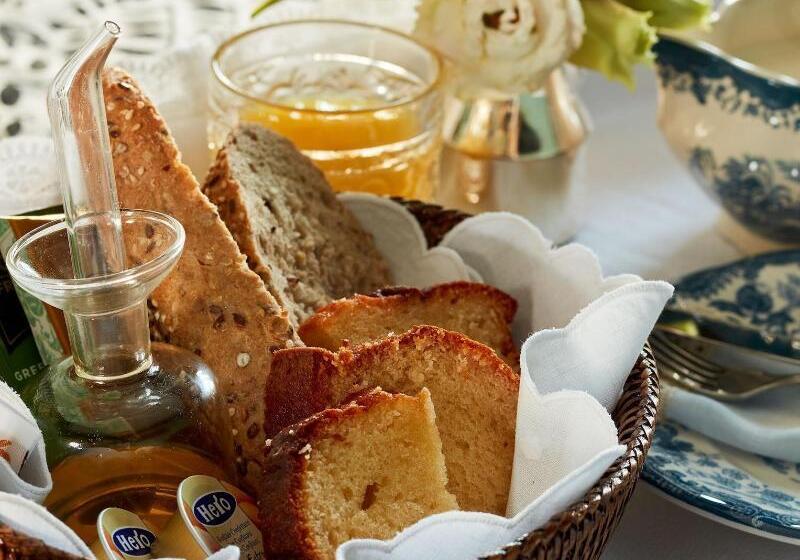 تختخواب و صبحانه Triana House