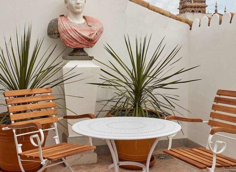 تختخواب و صبحانه Triana House