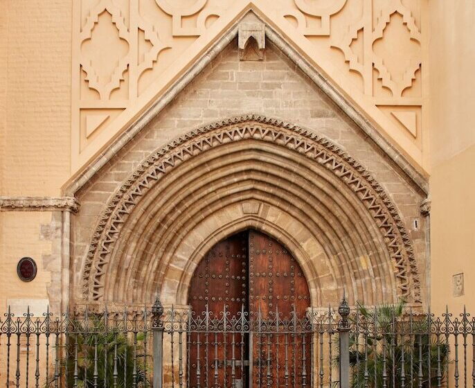 تختخواب و صبحانه Triana House