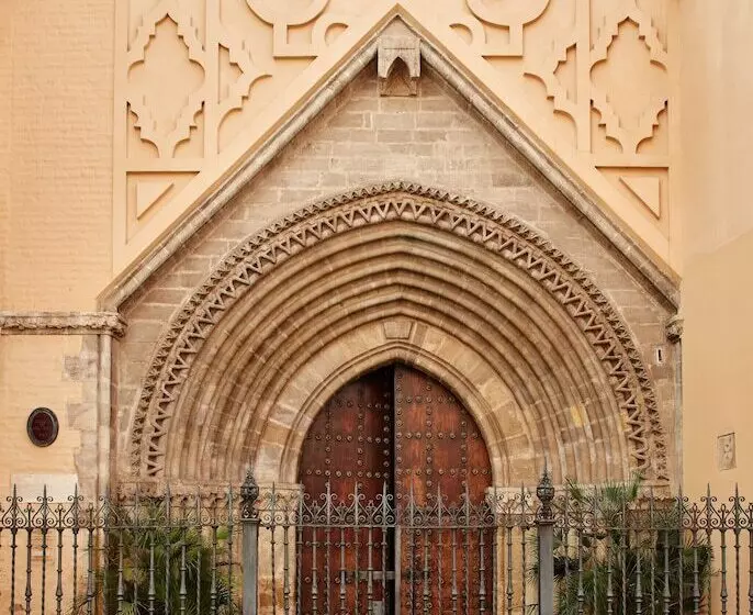 تختخواب و صبحانه Triana House