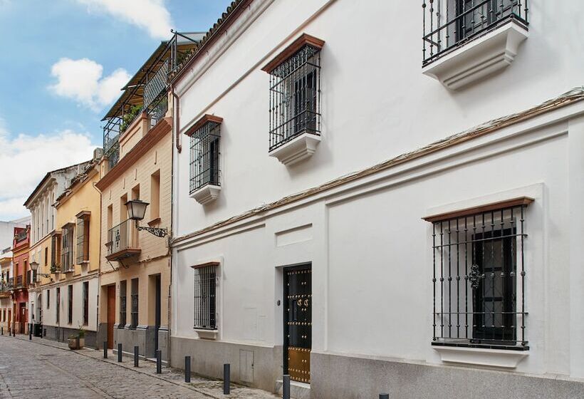 تختخواب و صبحانه Triana House