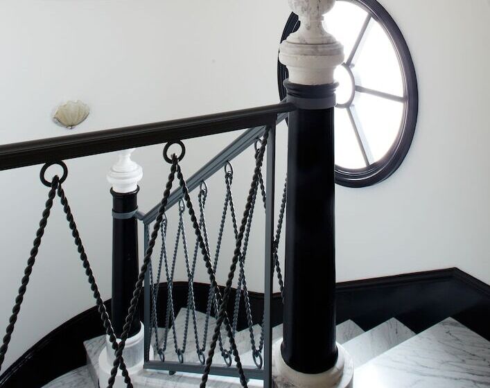 تختخواب و صبحانه Triana House