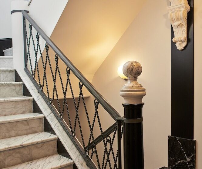 تختخواب و صبحانه Triana House