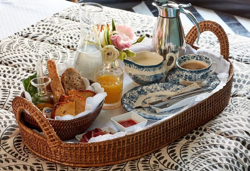 تختخواب و صبحانه Triana House