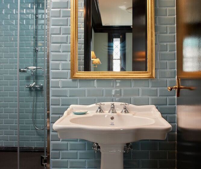 تختخواب و صبحانه Triana House