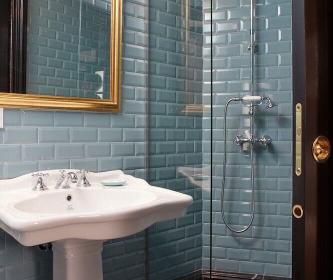 تختخواب و صبحانه Triana House